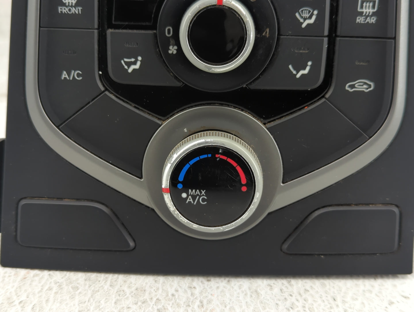 2014-2016 Hyundai Elantra Climate Control Module Temperature AC/Heater Replacement P/N:97250-3XCC0 97250-3XCD1 Fits OEM Used