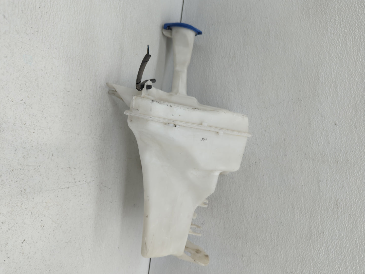 2014-2016 Hyundai Elantra Windshield Washer Fluid Reservoir Bottle Oem - Oemusedautoparts1.com