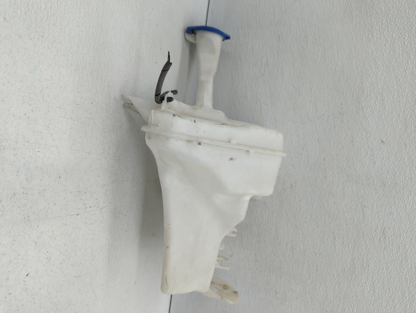 2014-2016 Hyundai Elantra Windshield Washer Fluid Reservoir Bottle Oem - Oemusedautoparts1.com