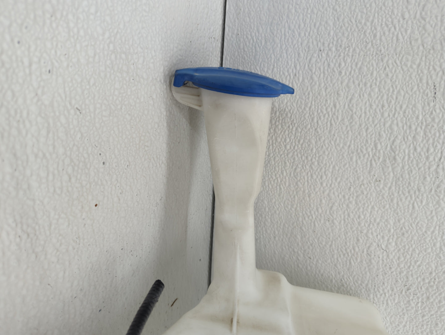 2014-2016 Hyundai Elantra Windshield Washer Fluid Reservoir Bottle Oem - Oemusedautoparts1.com