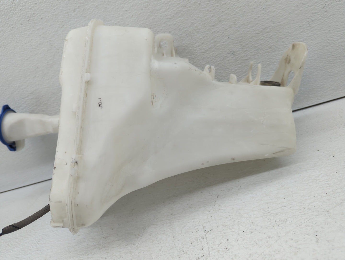 2014-2016 Hyundai Elantra Windshield Washer Fluid Reservoir Bottle Oem - Oemusedautoparts1.com