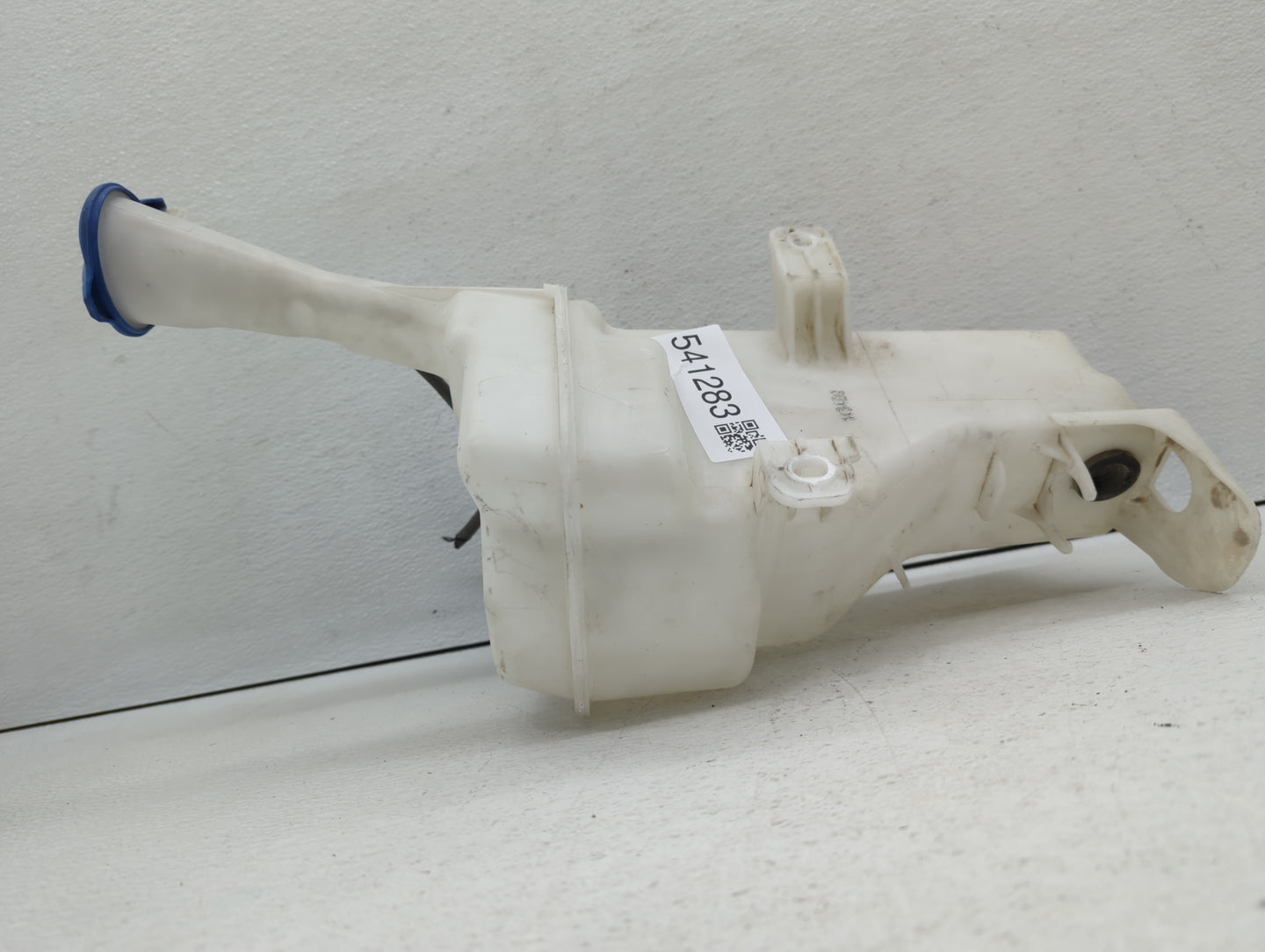 2014-2016 Hyundai Elantra Windshield Washer Fluid Reservoir Bottle Oem - Oemusedautoparts1.com