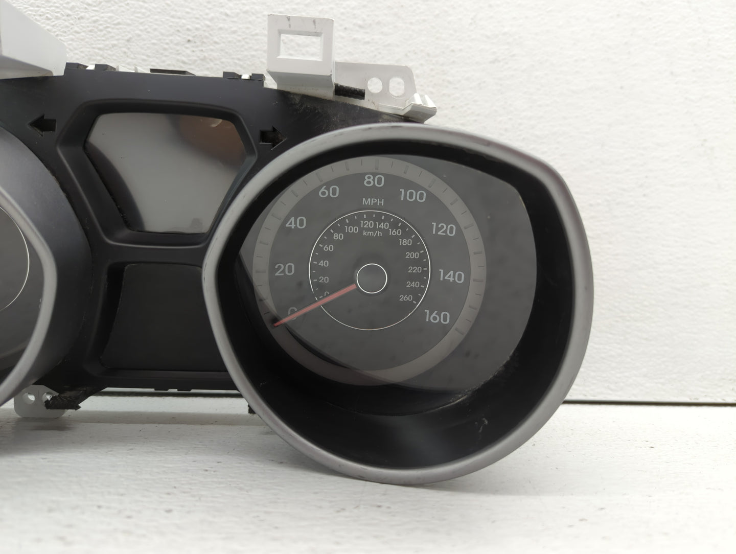 2014-2016 Hyundai Elantra Instrument Cluster Speedometer Gauges P/N:94004-3X210 Fits Fits 2014 2015 2016 OEM Used Auto Parts
