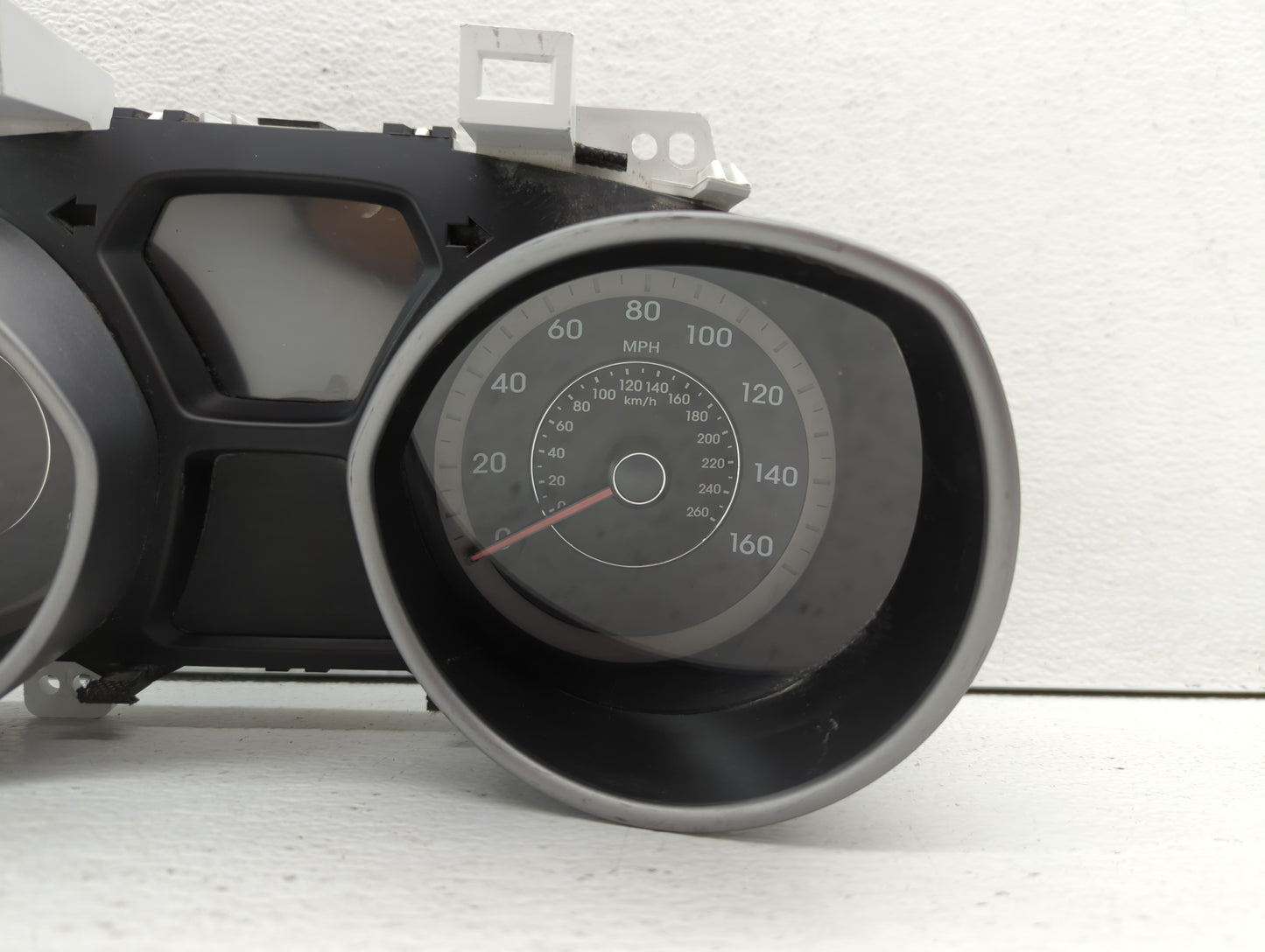 2014-2016 Hyundai Elantra Instrument Cluster Speedometer Gauges P/N:94004-3X210 Fits Fits 2014 2015 2016 OEM Used Auto Parts