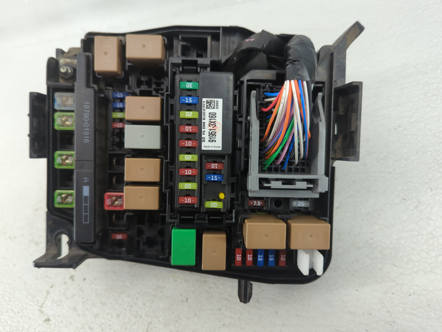2016-2017 Hyundai Elantra Fusebox Fuse Box Panel Relay Module P/N:91248 A5240B Fits Fits 2016 2017 OEM Used Auto Parts - Oem