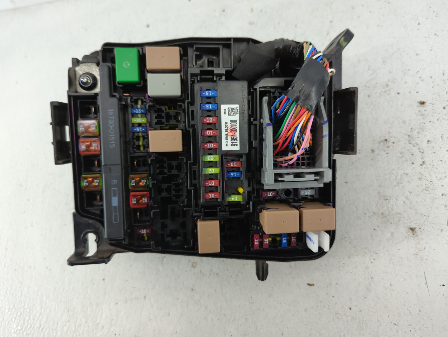 2014-2016 Hyundai Elantra Fusebox Fuse Box Panel Relay Module P/N:919513X710 91951-3X710 Fits Fits 2014 2015 2016 OEM Used A