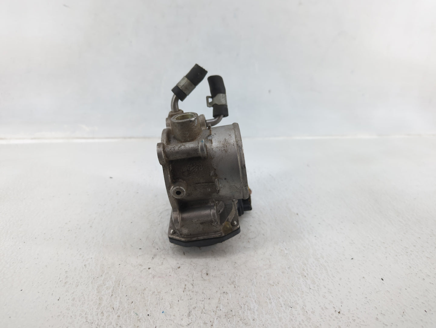 2011-2020 Hyundai Elantra Throttle Body P/N:35100-2E000 Fits Fits 2011 2012 2013 2014 2015 2016 2017 2018 2019 2020 2021 OEM