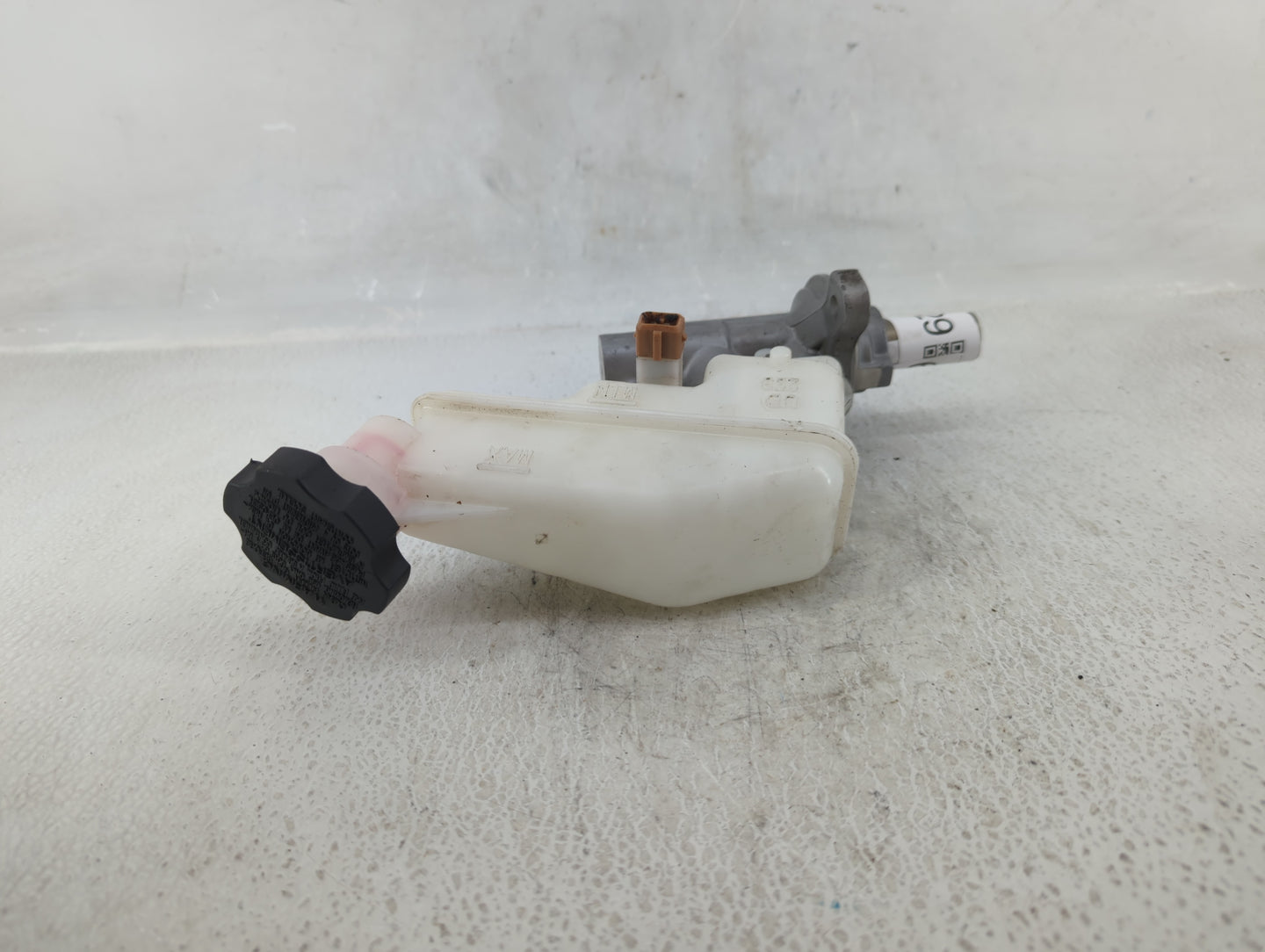 2014-2016 Hyundai Elantra Brake Master Cylinder 609029 - Oemusedautoparts1.com