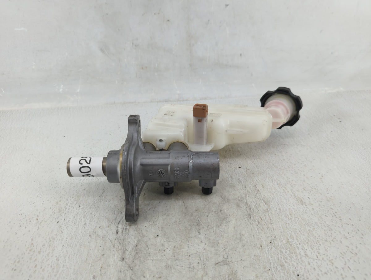 2014-2016 Hyundai Elantra Brake Master Cylinder 609029 - Oemusedautoparts1.com