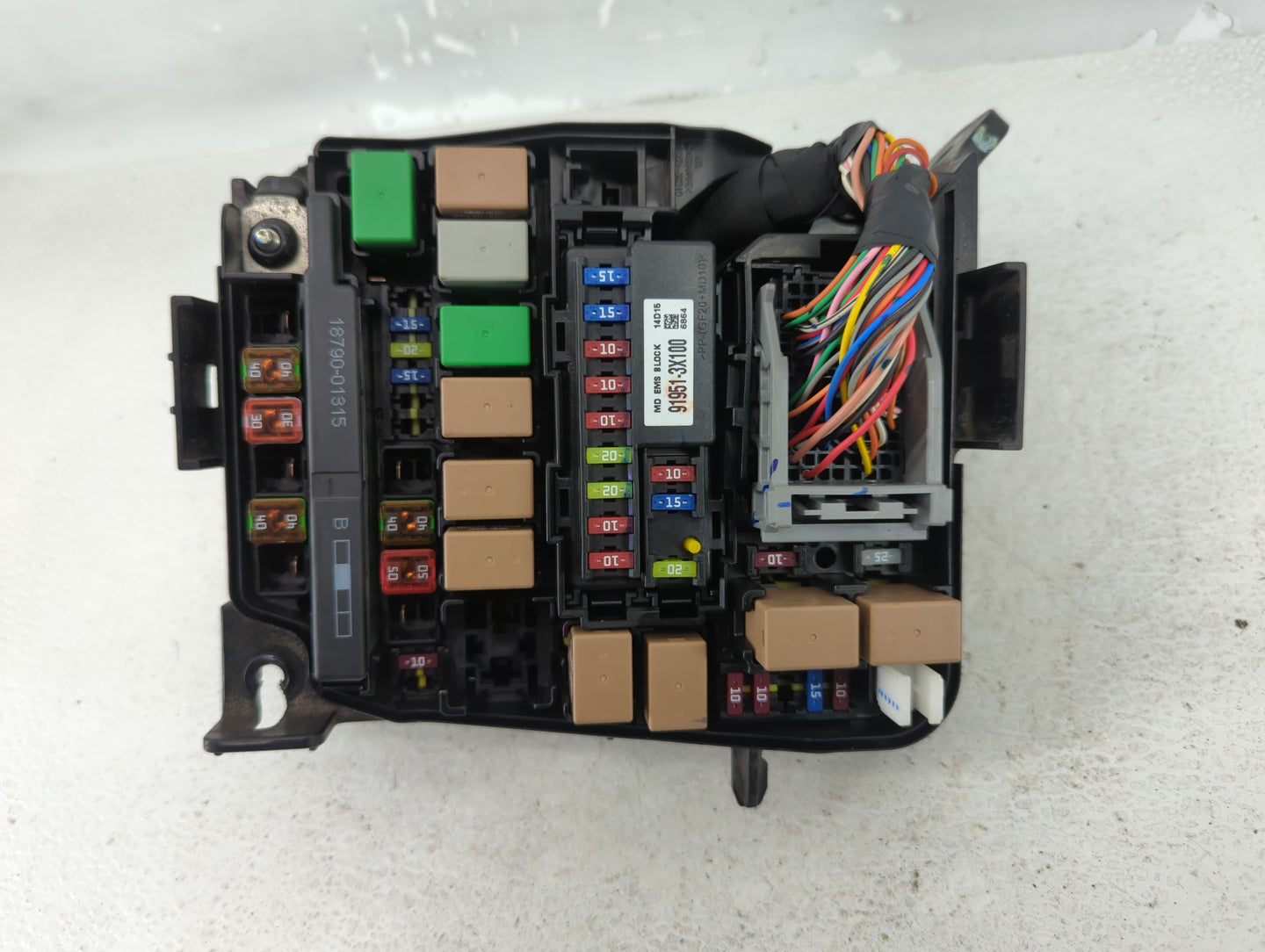 2014-2016 Hyundai Elantra Fusebox Fuse Box Panel Relay Module P/N:91951-3X710 Fits Fits 2014 2015 2016 OEM Used Auto Parts -