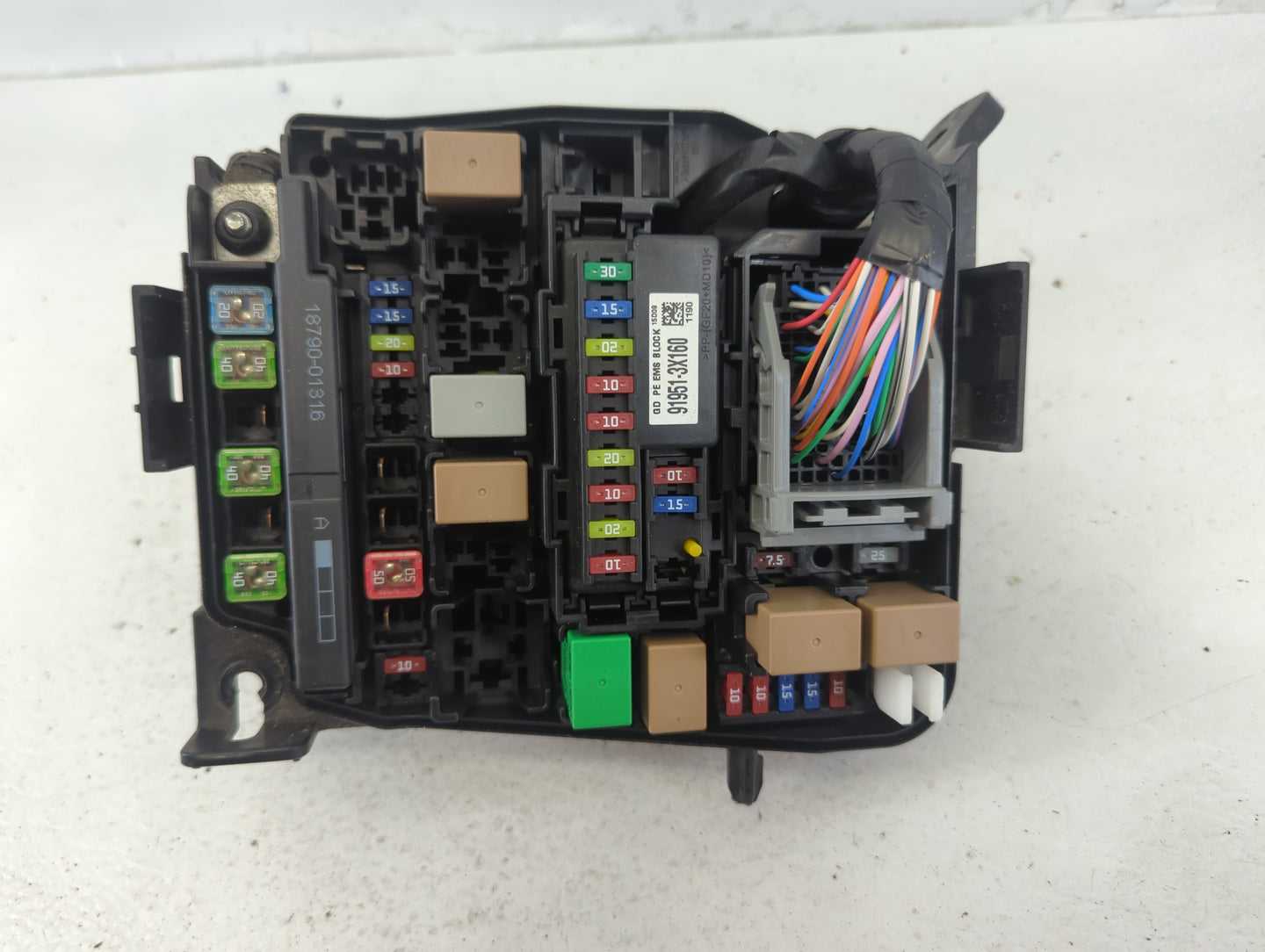 2016-2017 Hyundai Elantra Fusebox Fuse Box Panel Relay Module P/N:91248 A5400A Fits Fits 2016 2017 OEM Used Auto Parts - Oem