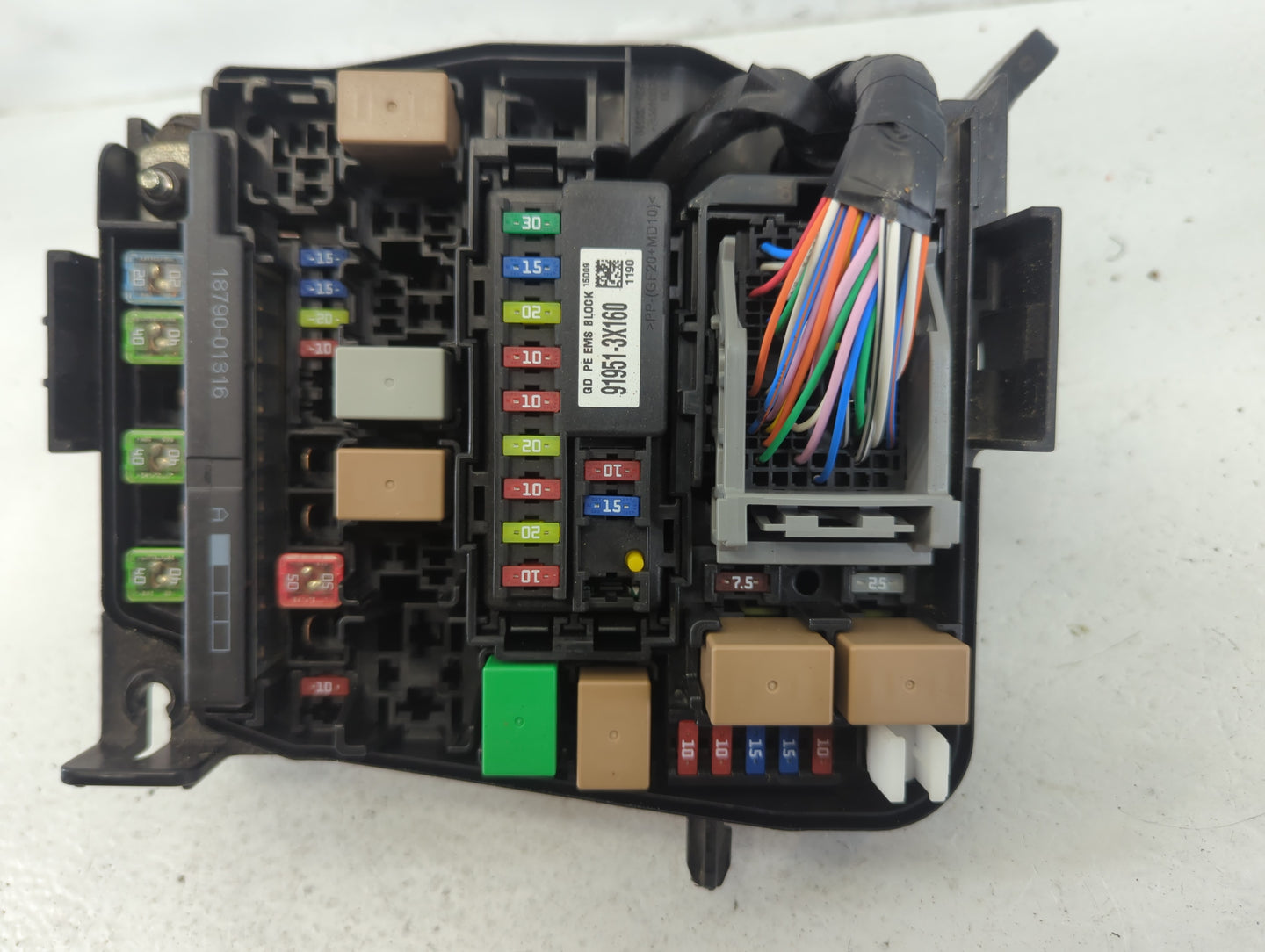 2016-2017 Hyundai Elantra Fusebox Fuse Box Panel Relay Module P/N:91248 A5400A Fits Fits 2016 2017 OEM Used Auto Parts - Oem