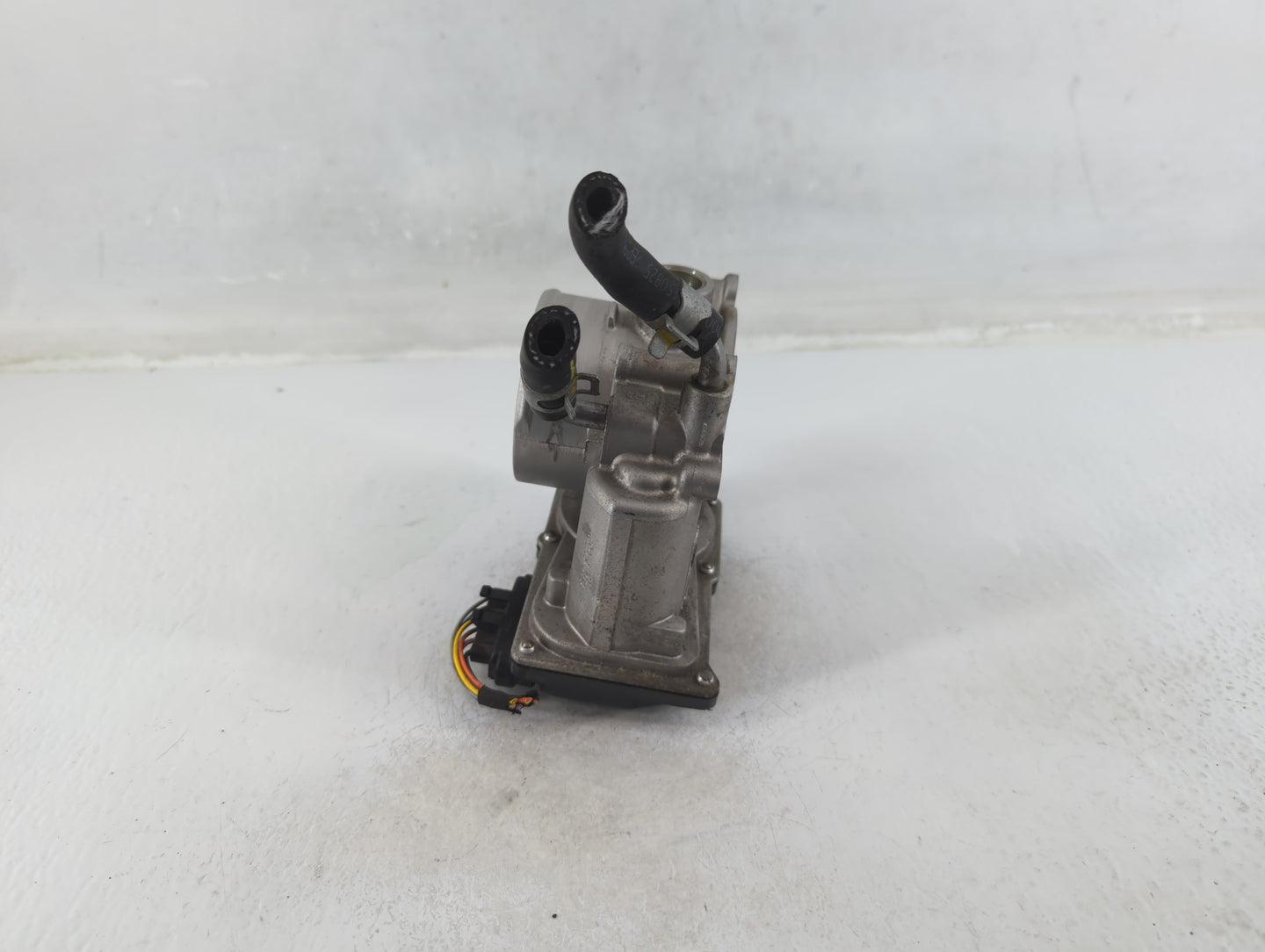 2011-2020 Hyundai Elantra Throttle Body P/N:35100-2E000 Fits Fits 2011 2012 2013 2014 2015 2016 2017 2018 2019 2020 2021 OEM