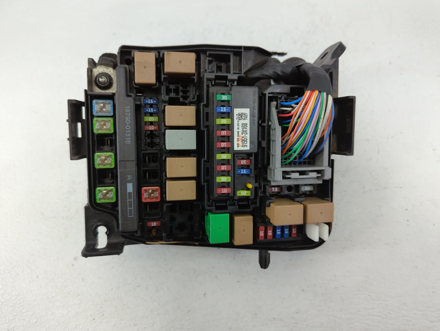 2016-2017 Hyundai Elantra Fusebox Fuse Box Panel Relay Module P/N:91248 A5240 Fits Fits 2016 2017 OEM Used Auto Parts - Oemu