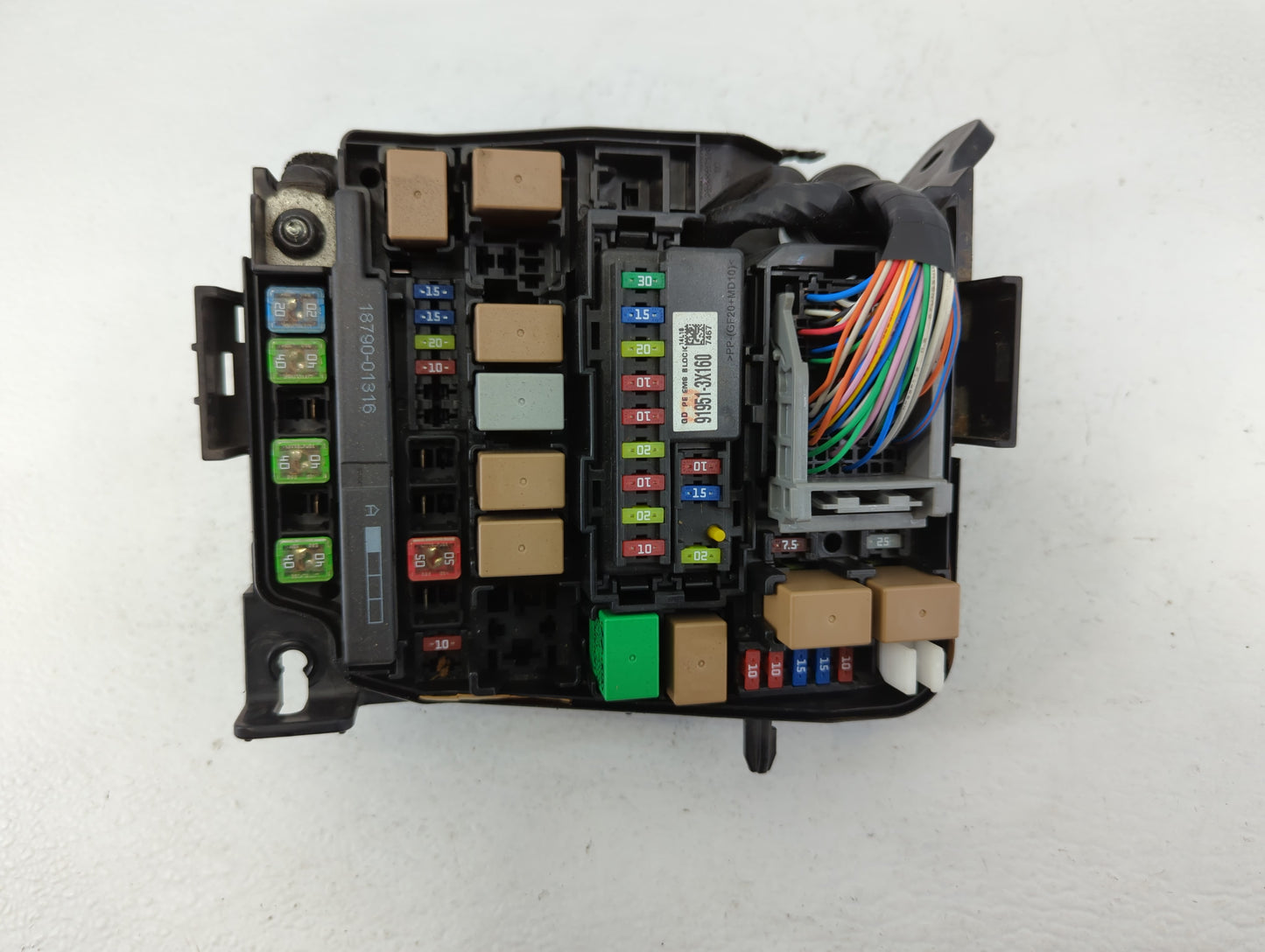 2016-2017 Hyundai Elantra Fusebox Fuse Box Panel Relay Module P/N:91248 A5240 Fits Fits 2016 2017 OEM Used Auto Parts - Oemu