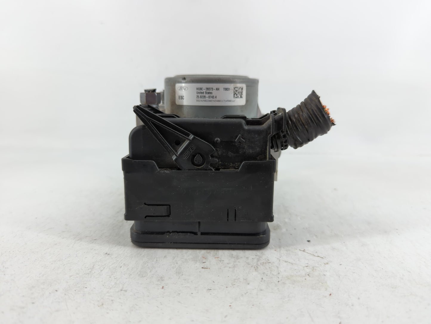 2014-2016 Hyundai Elantra ABS Pump Control Module Replacement P/N:HG9C-2B373-AH Fits Fits 2014 2015 2016 OEM Used Auto Parts