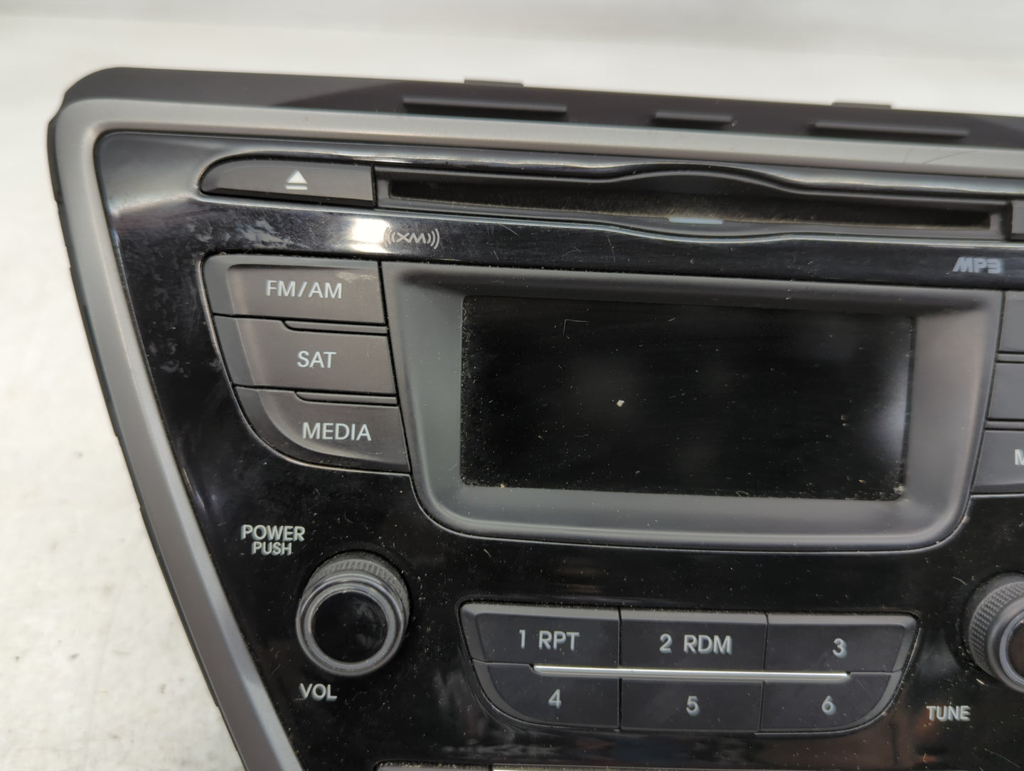 2014-2016 Hyundai Elantra Am Fm Cd Player Radio Receiver - Oemusedautoparts1.com