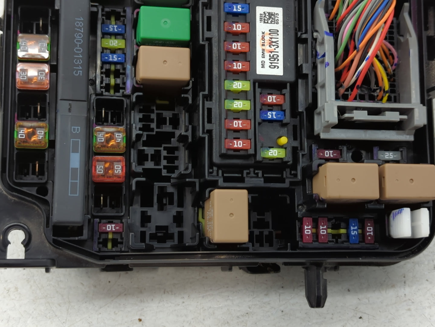 2016-2017 Hyundai Elantra Fusebox Fuse Box Panel Relay Module P/N:VS912013Y060UA Fits Fits 2016 2017 OEM Used Auto Parts - O