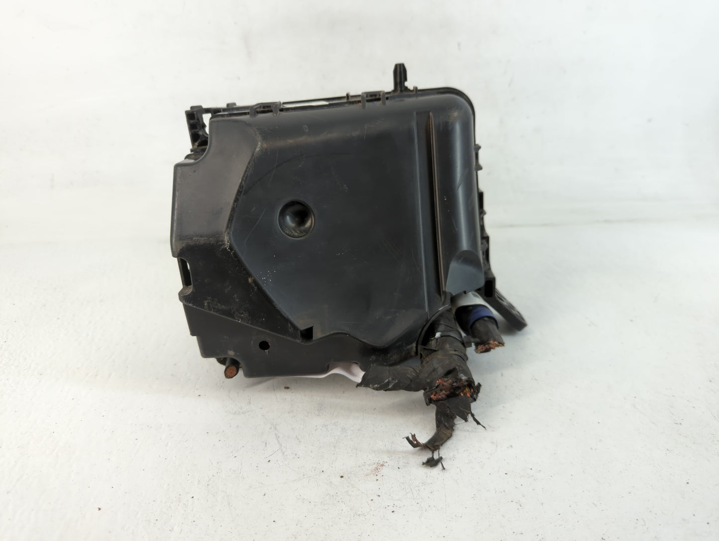 2014-2016 Hyundai Elantra Fusebox Fuse Box Panel Relay Module P/N:VS912013Y060UA Fits Fits 2014 2015 2016 OEM Used Auto Part