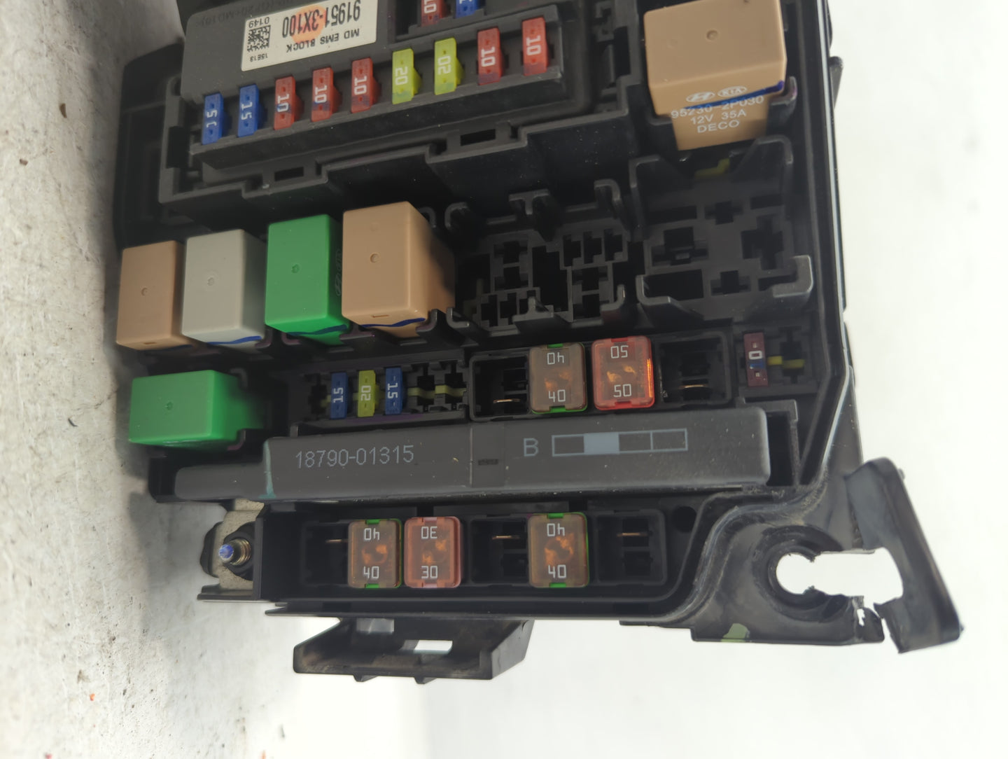 2014-2016 Hyundai Elantra Fusebox Fuse Box Panel Relay Module P/N:VS912013Y060UA Fits Fits 2014 2015 2016 OEM Used Auto Part