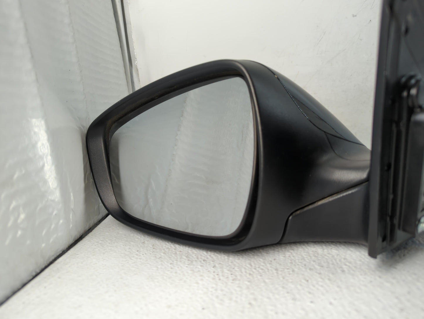 2015-2016 Hyundai Elantra Driver Side View Mirror - Left Door Mirror OEM Used - Oemusedautoparts1.com