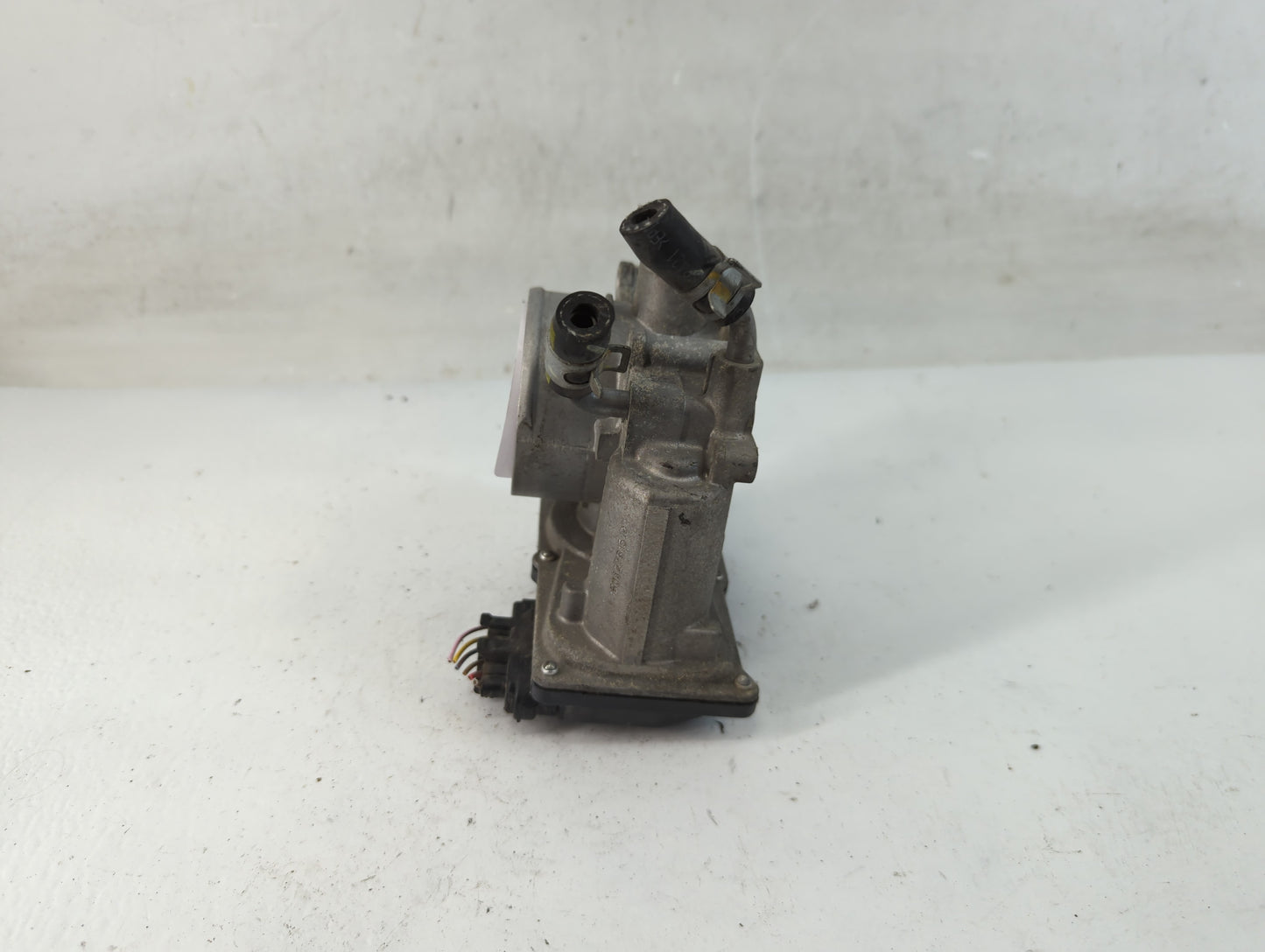 2011-2020 Hyundai Elantra Throttle Body P/N:35100-2E000 Fits Fits 2011 2012 2013 2014 2015 2016 2017 2018 2019 2020 2021 OEM