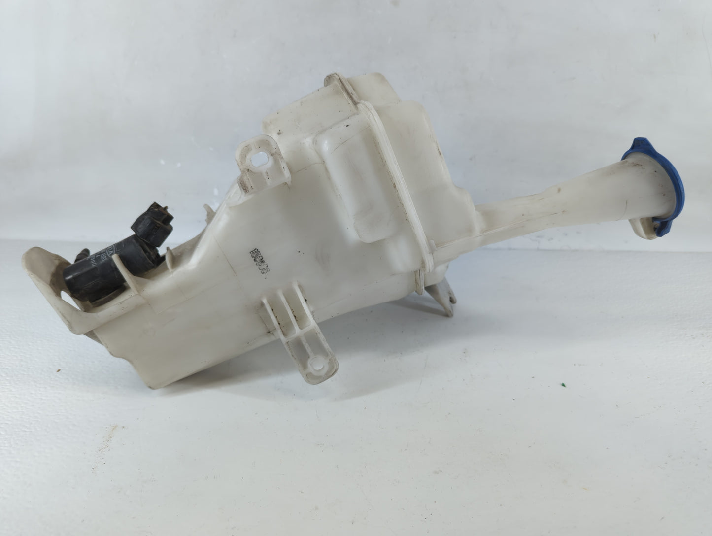 2014-2016 Hyundai Elantra Windshield Washer Fluid Reservoir Bottle Oem - Oemusedautoparts1.com