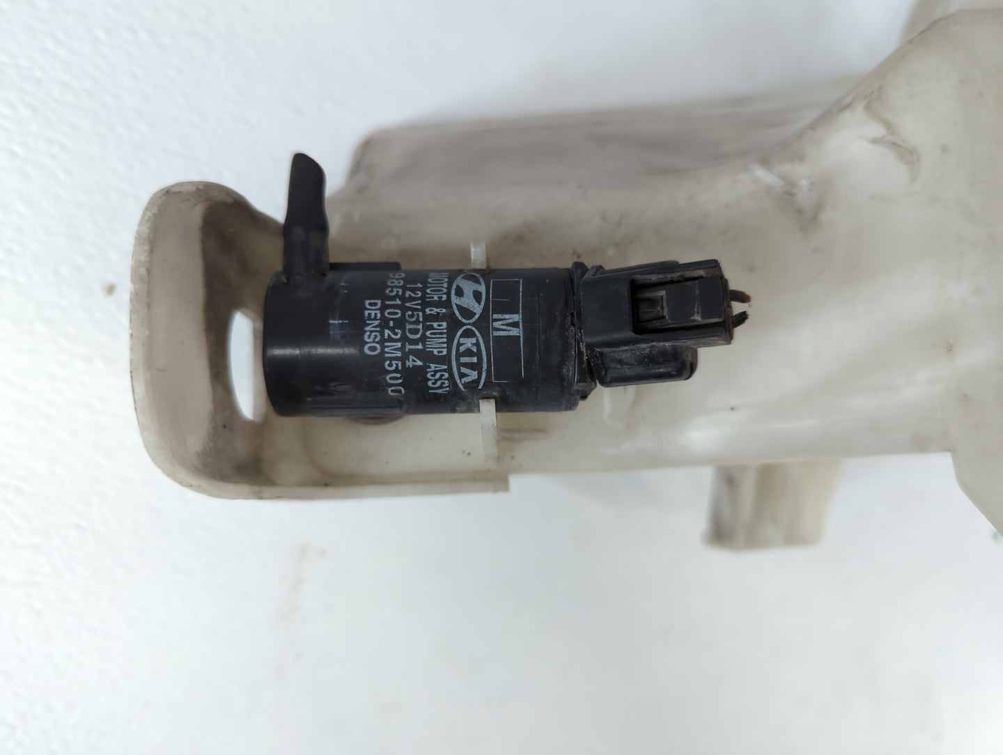 2014-2016 Hyundai Elantra Windshield Washer Fluid Reservoir Bottle Oem - Oemusedautoparts1.com