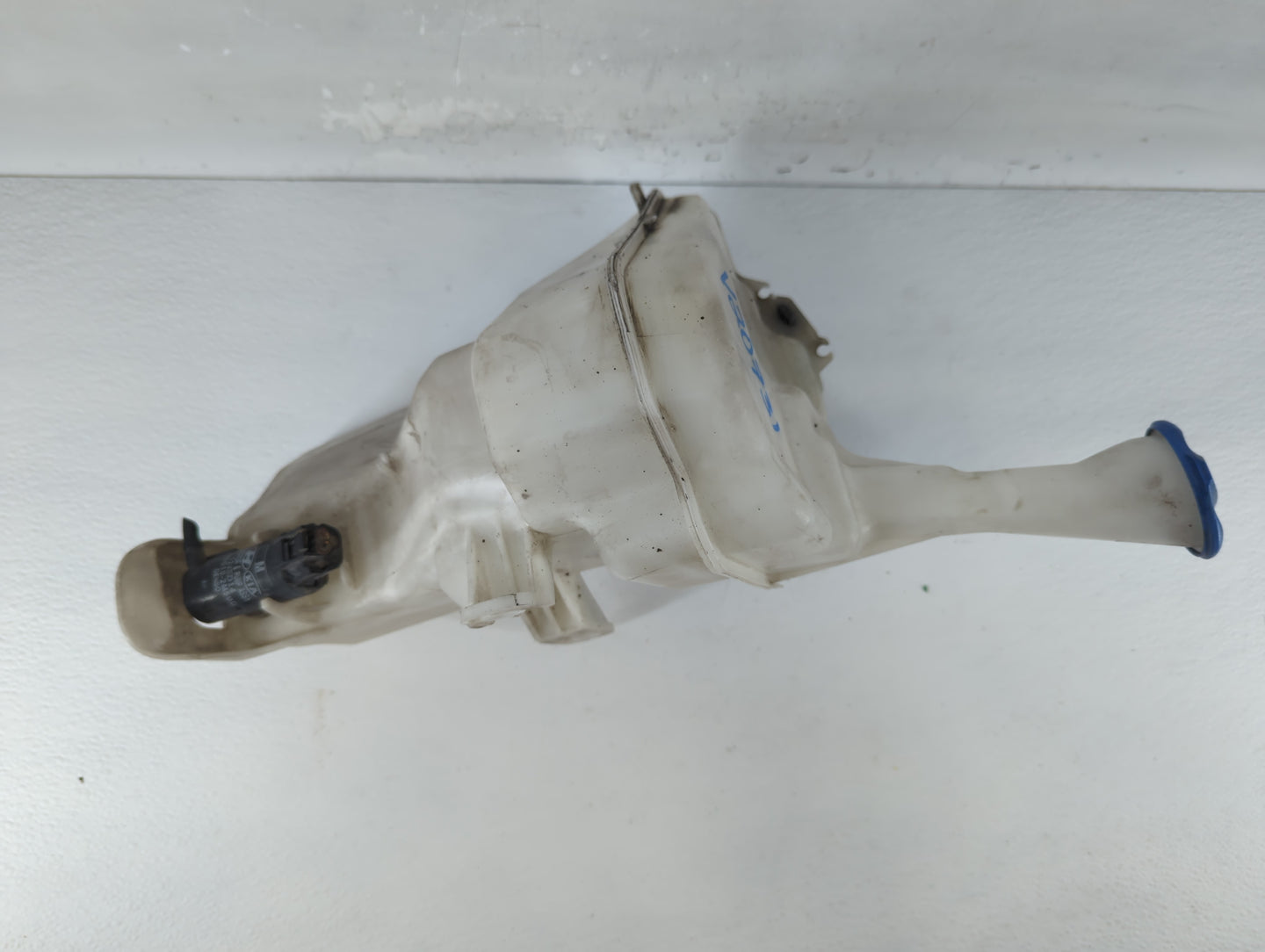 2014-2016 Hyundai Elantra Windshield Washer Fluid Reservoir Bottle Oem - Oemusedautoparts1.com
