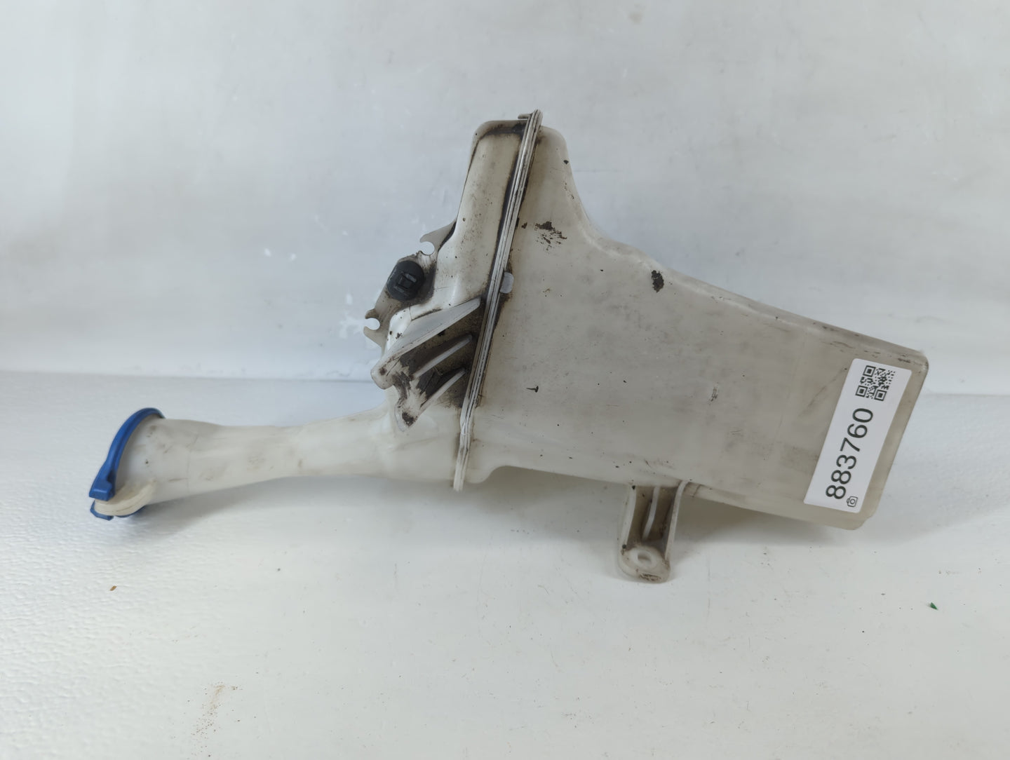 2014-2016 Hyundai Elantra Windshield Washer Fluid Reservoir Bottle Oem - Oemusedautoparts1.com