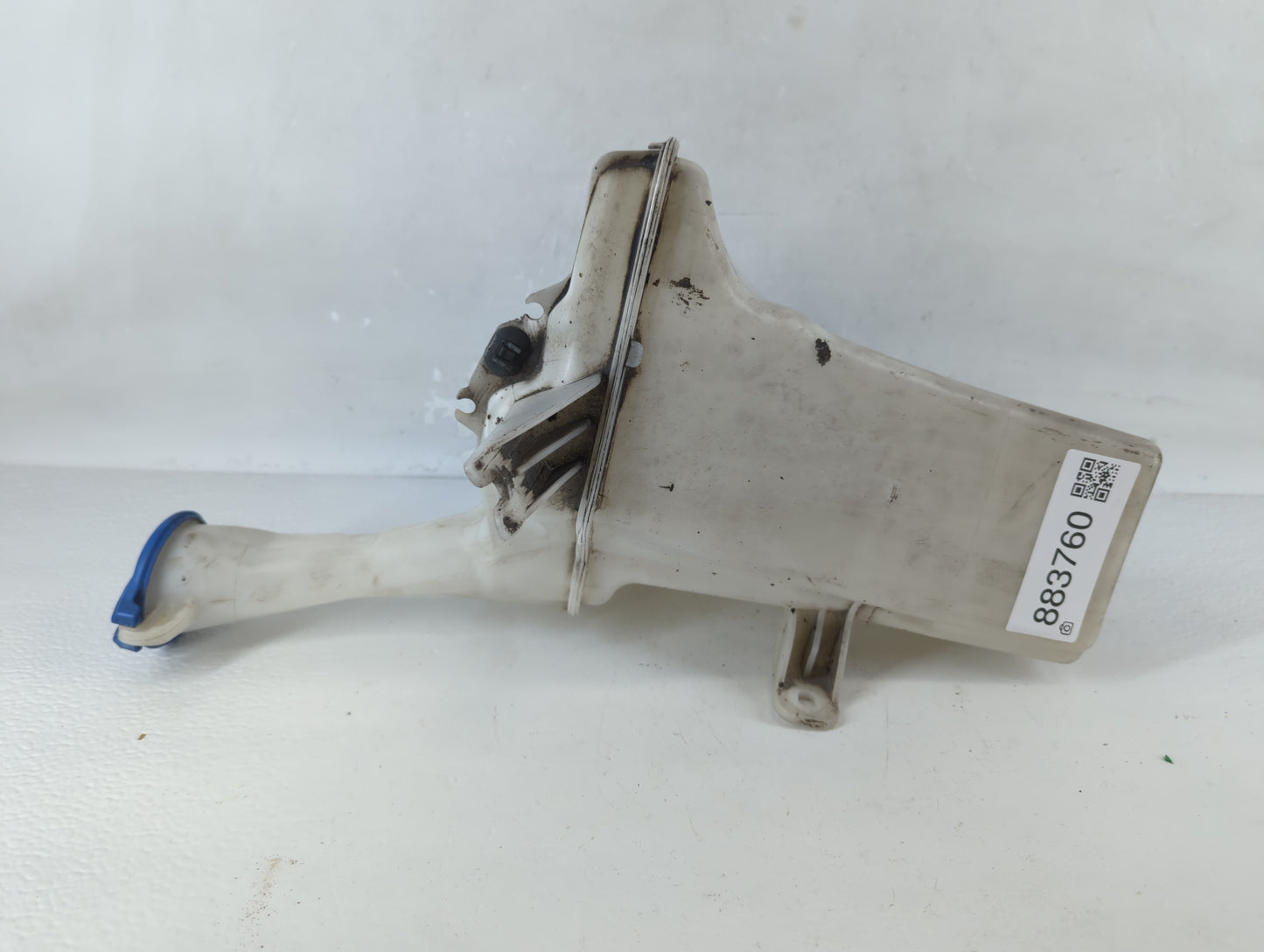 2014-2016 Hyundai Elantra Windshield Washer Fluid Reservoir Bottle Oem - Oemusedautoparts1.com