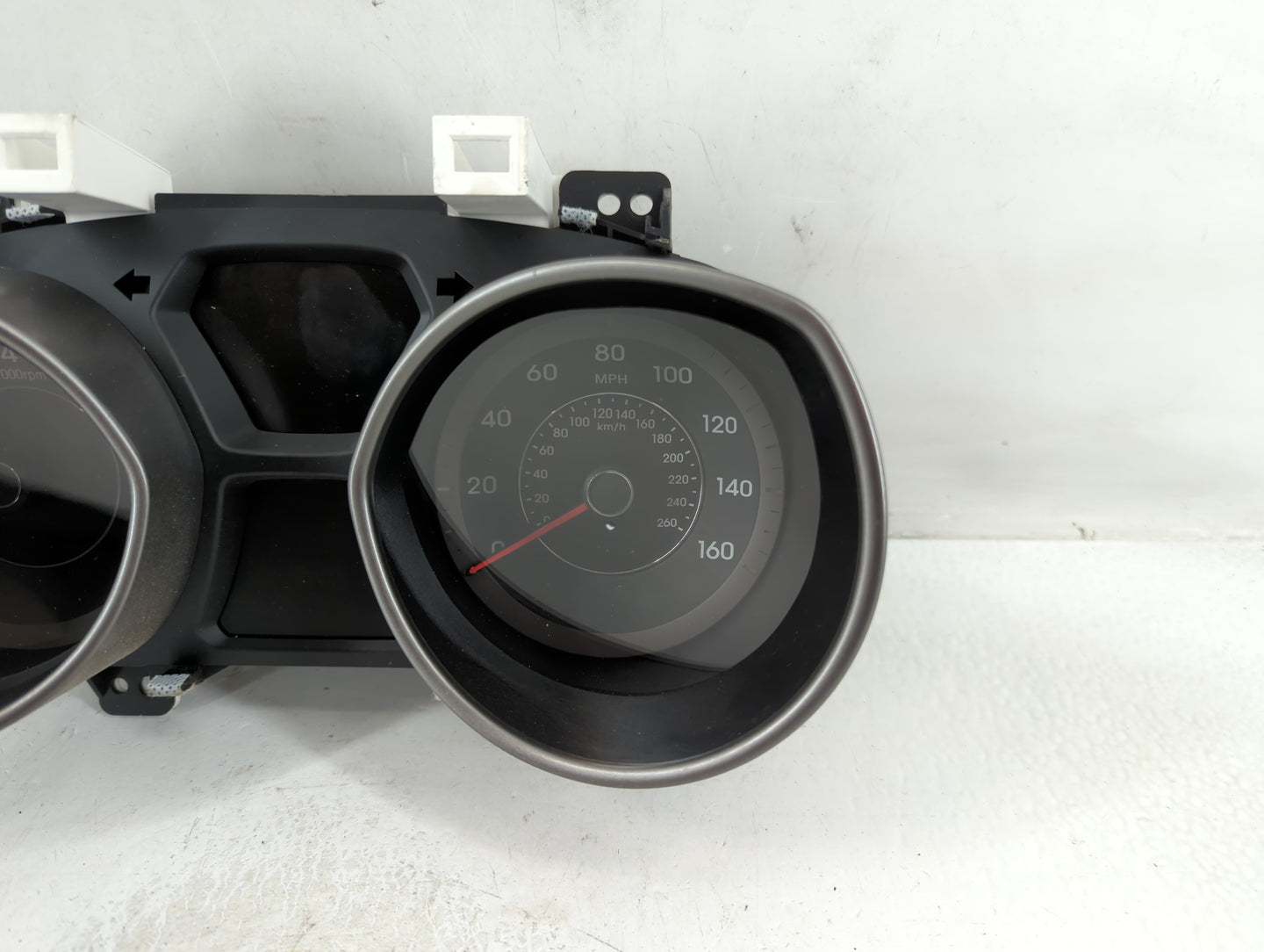 2014-2016 Hyundai Elantra Instrument Cluster Speedometer Gauges P/N:94004-3Y000 Fits Fits 2014 2015 2016 OEM Used Auto Parts