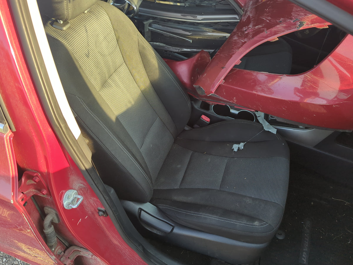 2013-2017 Hyundai Elantra Gt Passenger Front Seat Oem - Oemusedautoparts1.com