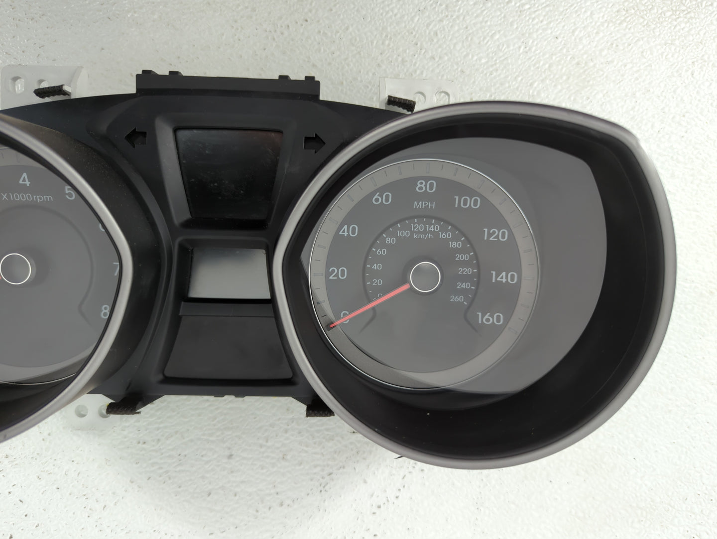 2016-2017 Hyundai Elantra Gt Instrument Cluster Speedometer Gauges P/N:94004-A5600 94004-3Y010 Fits Fits 2016 2017 OEM Used 