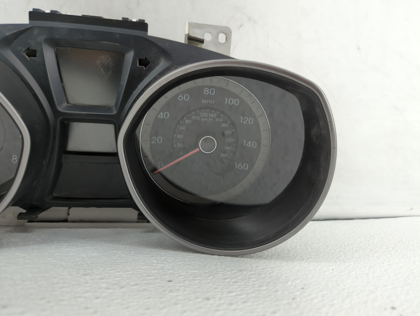 2016-2017 Hyundai Elantra Gt Instrument Cluster Speedometer Gauges P/N:94004-A5610 Fits Fits 2016 2017 OEM Used Auto Parts -