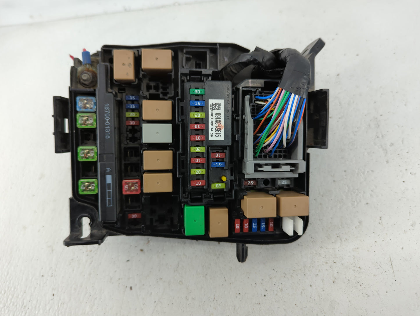 2016-2017 Hyundai Elantra Gt Fusebox Fuse Box Panel Relay Module P/N:91248A520B Fits Fits 2016 2017 OEM Used Auto Parts - Oe