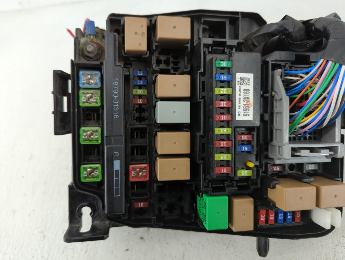 2016-2017 Hyundai Elantra Gt Fusebox Fuse Box Panel Relay Module P/N:91248A520B Fits Fits 2016 2017 OEM Used Auto Parts - Oe