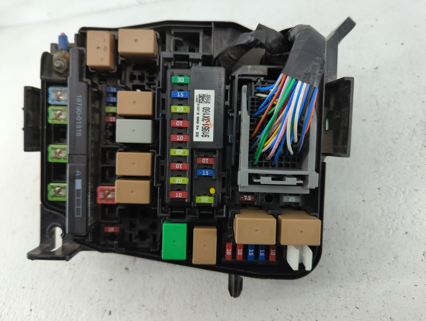 2016-2017 Hyundai Elantra Gt Fusebox Fuse Box Panel Relay Module P/N:91248A520B Fits Fits 2016 2017 OEM Used Auto Parts - Oe