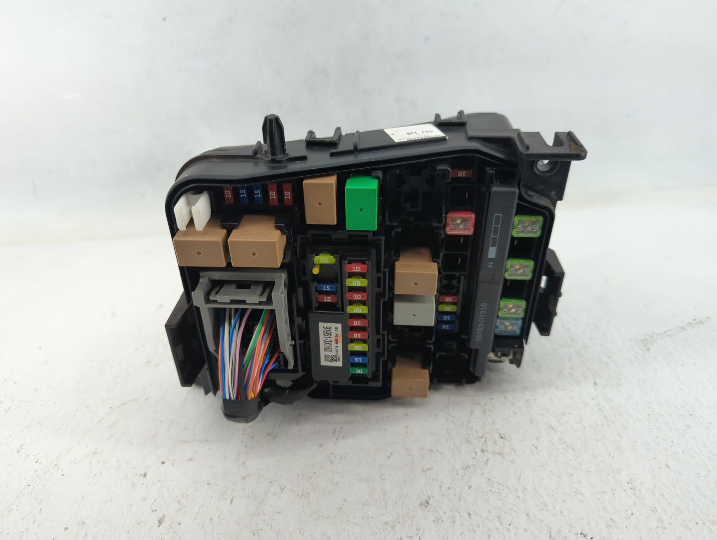 2016-2017 Hyundai Elantra Gt Fusebox Fuse Box Panel Relay Module P/N:91950-A5742 Fits Fits 2016 2017 OEM Used Auto Parts - O