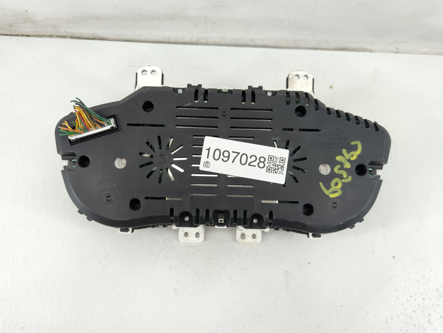 2016 Hyundai Genesis Instrument Cluster Speedometer Gauges P/N:94001-B1210 Fits OEM Used Auto Parts - Oemusedautoparts1.com