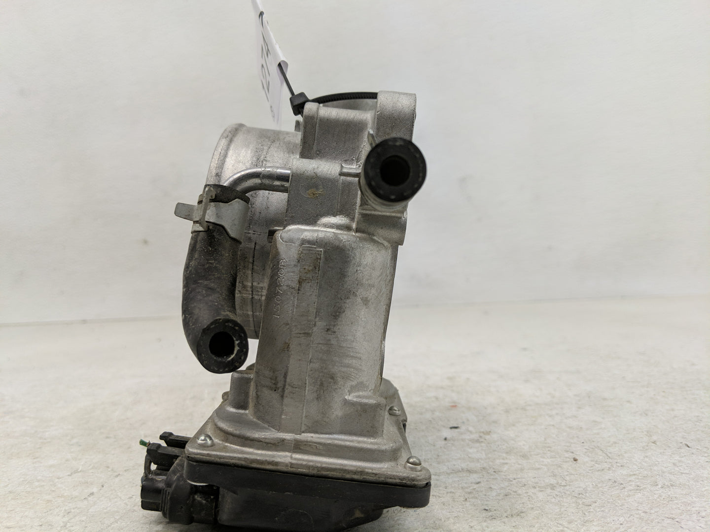 2013-2016 Hyundai Genesis Throttle Body P/N:35100-3CAA0 Fits Fits 2013 2014 2015 2016 OEM Used Auto Parts - Oemusedautoparts