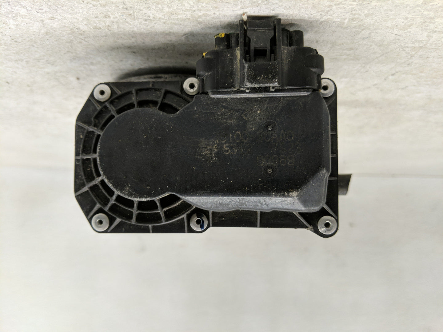2013-2016 Hyundai Genesis Throttle Body P/N:35100-3CAA0 Fits Fits 2013 2014 2015 2016 OEM Used Auto Parts - Oemusedautoparts