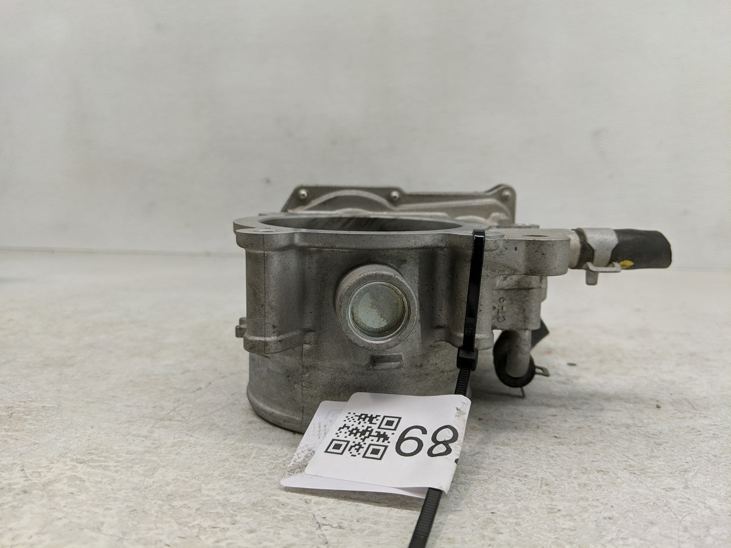 2013-2016 Hyundai Genesis Throttle Body P/N:35100-3CAA0 Fits Fits 2013 2014 2015 2016 OEM Used Auto Parts - Oemusedautoparts