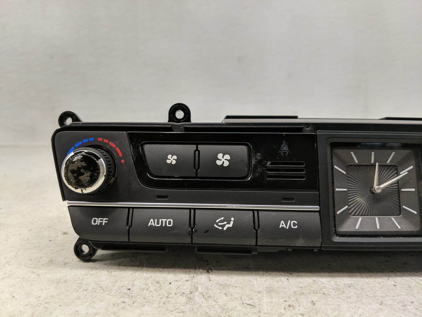 2015-2016 Hyundai Genesis Climate Control Module Temperature AC/Heater Replacement P/N:97250-B1120 Fits Fits 2015 2016 2017 