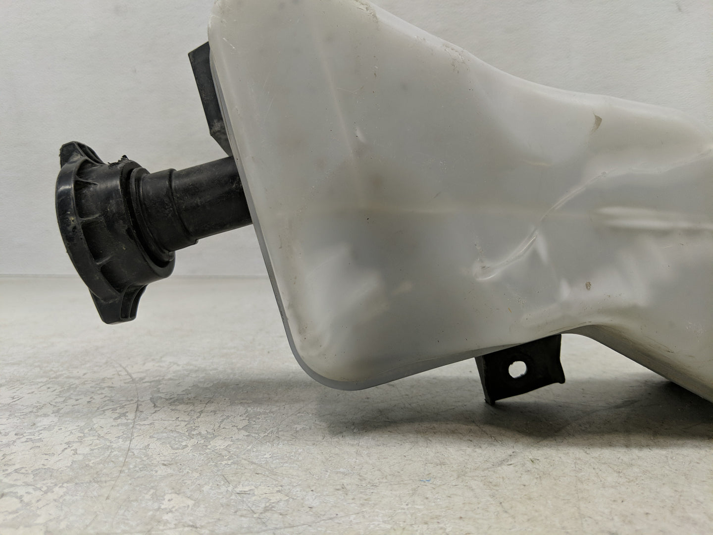 2015 Hyundai Genesis Radiator Coolant Overflow Expansion Tank Bottle - Oemusedautoparts1.com