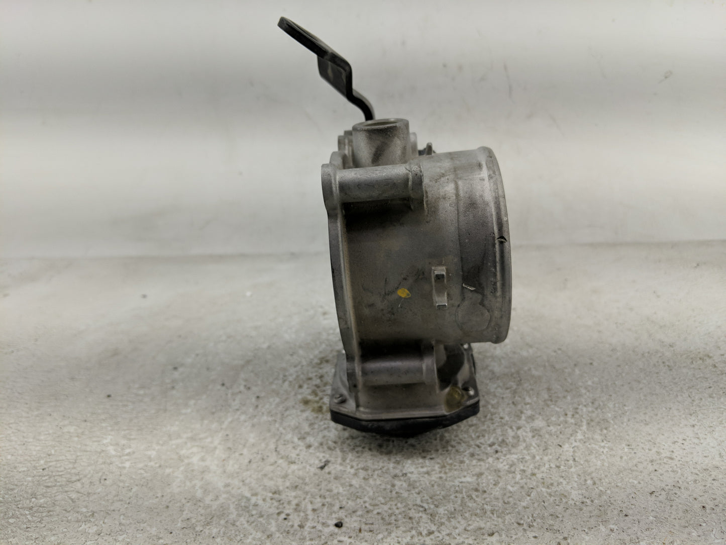 2015-2016 Hyundai Genesis Throttle Body P/N:35100-3CAC0 Fits Fits 2015 2016 2017 OEM Used Auto Parts - Oemusedautoparts1.com