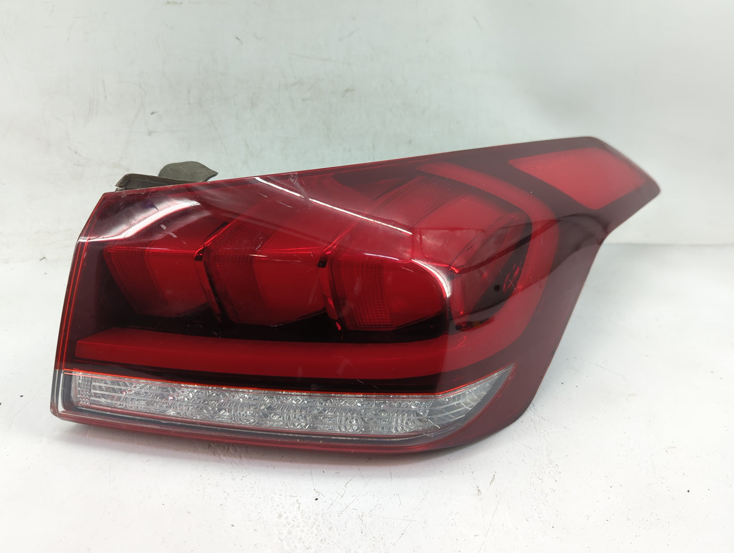 2015-2016 Hyundai Genesis Tail Light Assembly Passenger Right OEM Fits Fits 2015 2016 2017 OEM Used Auto Parts - Oemusedauto
