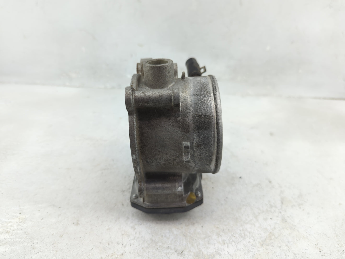 2013-2016 Hyundai Genesis Throttle Body P/N:35100-3CAB0 Fits Fits 2013 2014 2015 2016 OEM Used Auto Parts - Oemusedautoparts