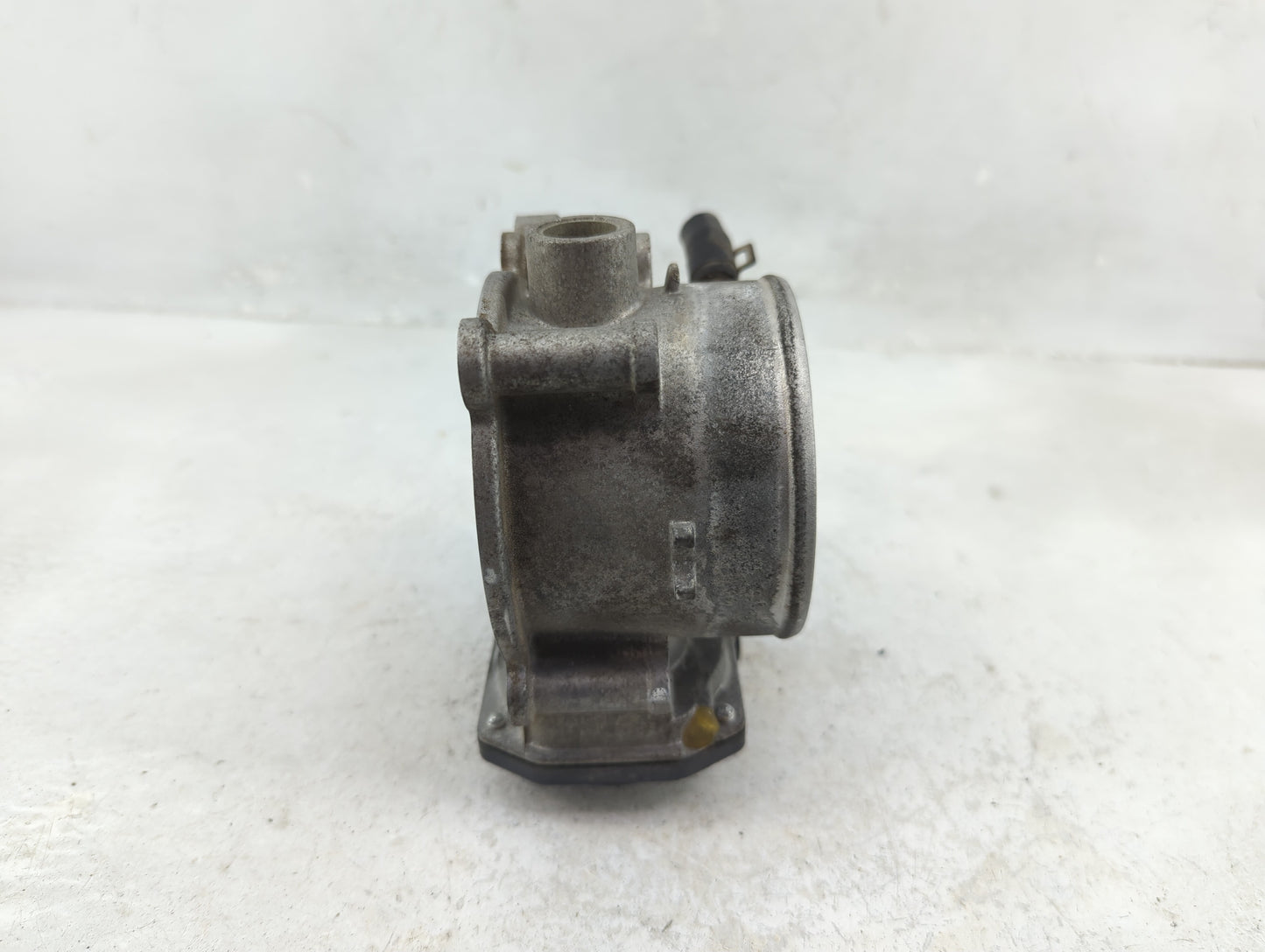 2013-2016 Hyundai Genesis Throttle Body P/N:35100-3CAB0 Fits Fits 2013 2014 2015 2016 OEM Used Auto Parts - Oemusedautoparts