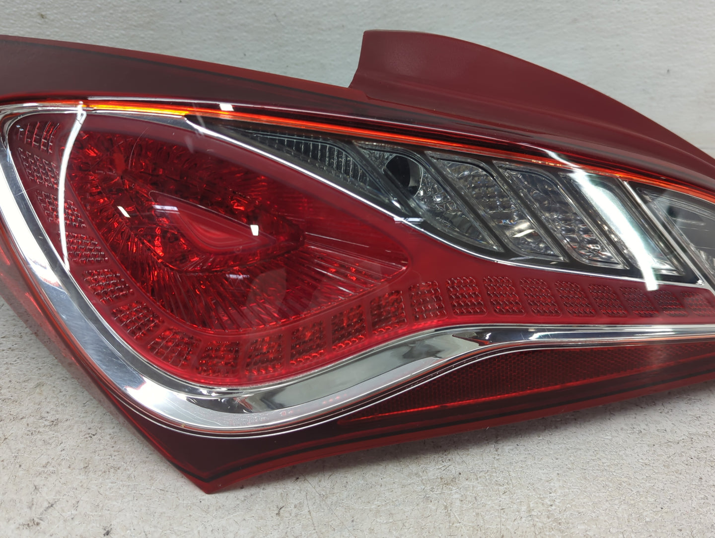 2013-2016 Hyundai Genesis Tail Light Assembly Driver Left OEM P/N:92401-2M5 Fits Fits 2013 2014 2015 2016 OEM Used Auto Part
